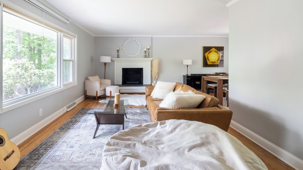 Photo of Livingroom in Chapel Hill