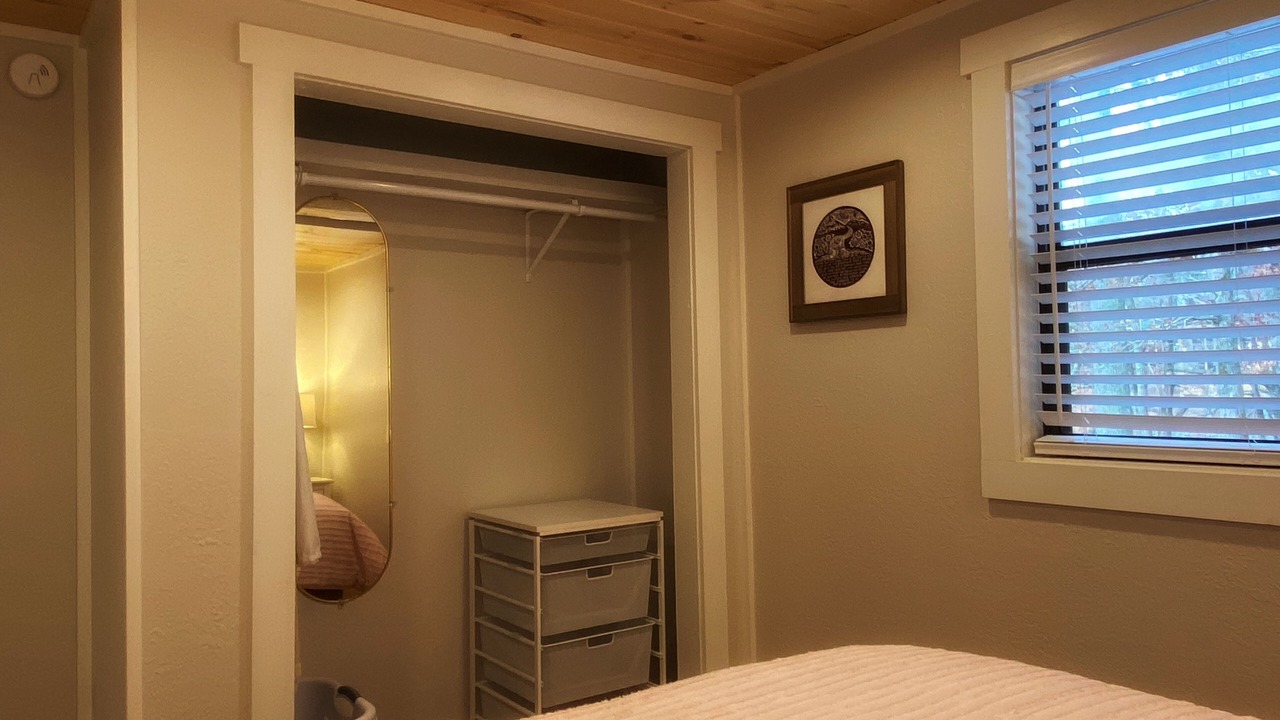 Photo of Bedroom in Robbinsville