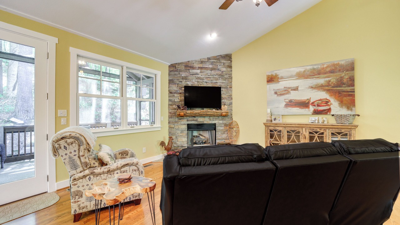 Photo of Livingroom in Bear Lake Reserve