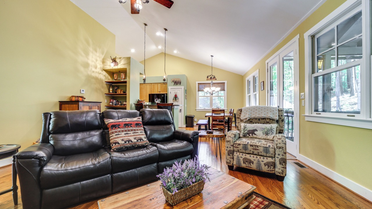 Photo of Livingroom in Bear Lake Reserve