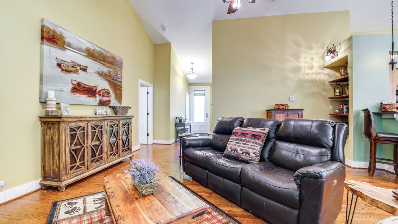 Photo of Livingroom in Bear Lake Reserve