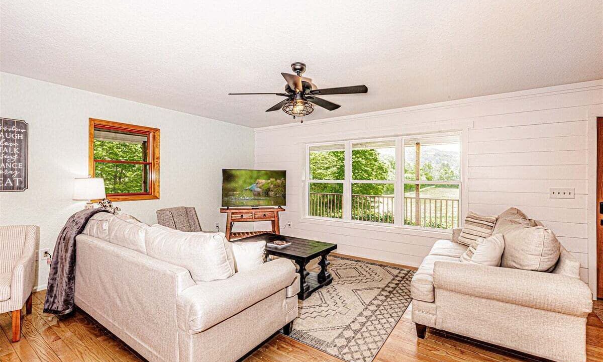 Photo of Livingroom in Bryson City