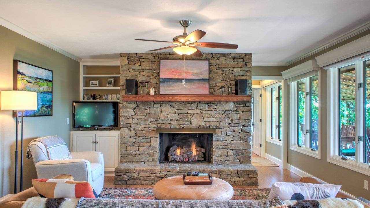 Photo of Livingroom in Laurel Park