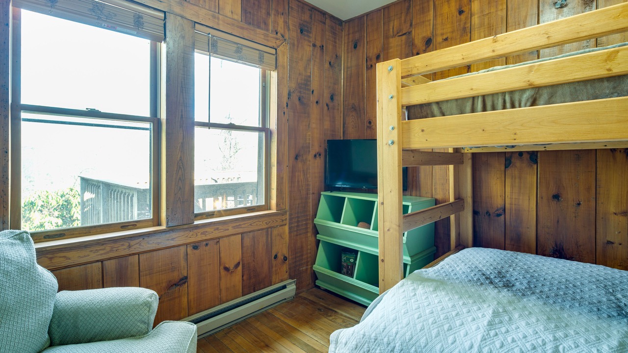 Photo of Bedroom in Hendersonville