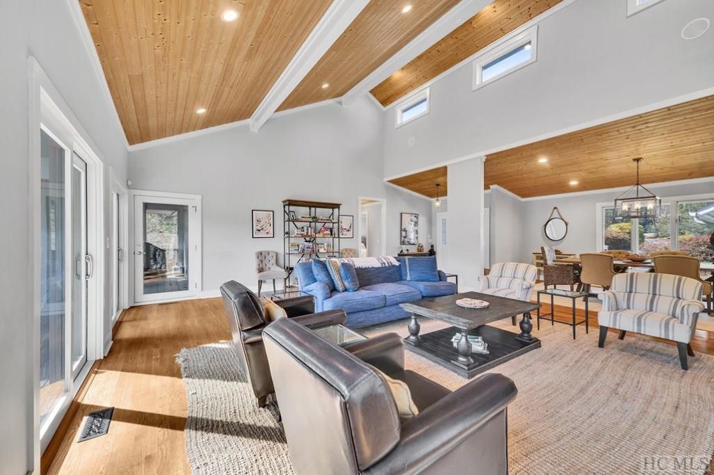 Photo of Livingroom in Lake Toxaway