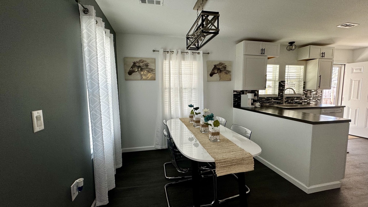 Photo of Livingroom in Lenoir