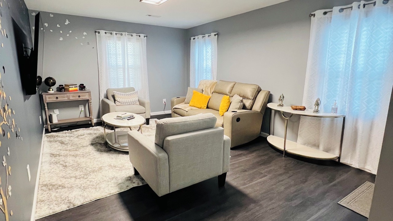 Photo of Livingroom in Lenoir
