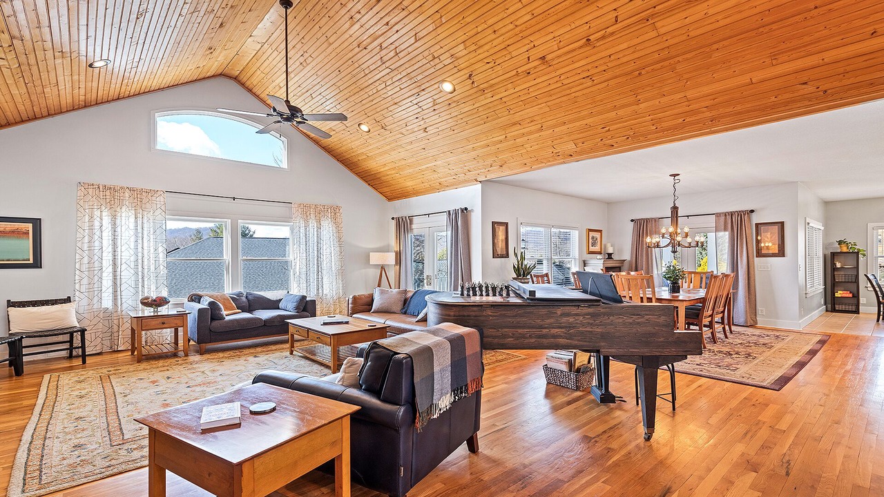 Photo of Bedroom in Lake Junaluska