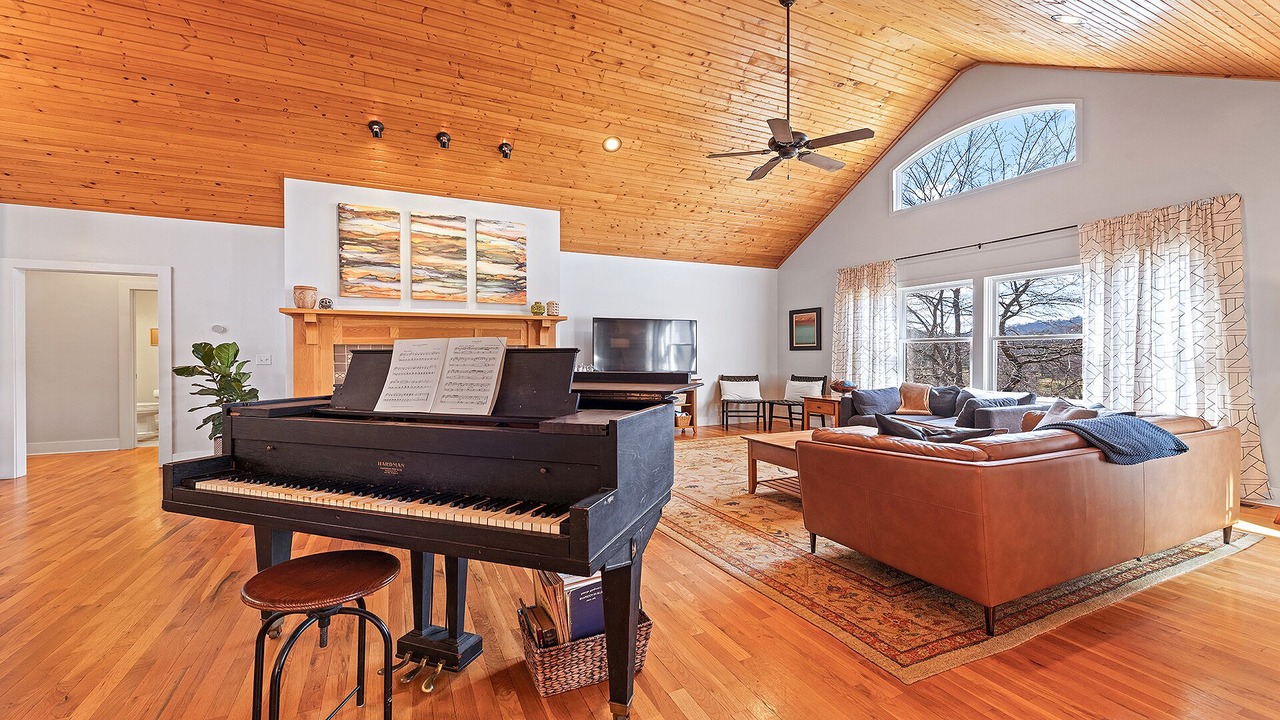 Photo of Bedroom in Lake Junaluska