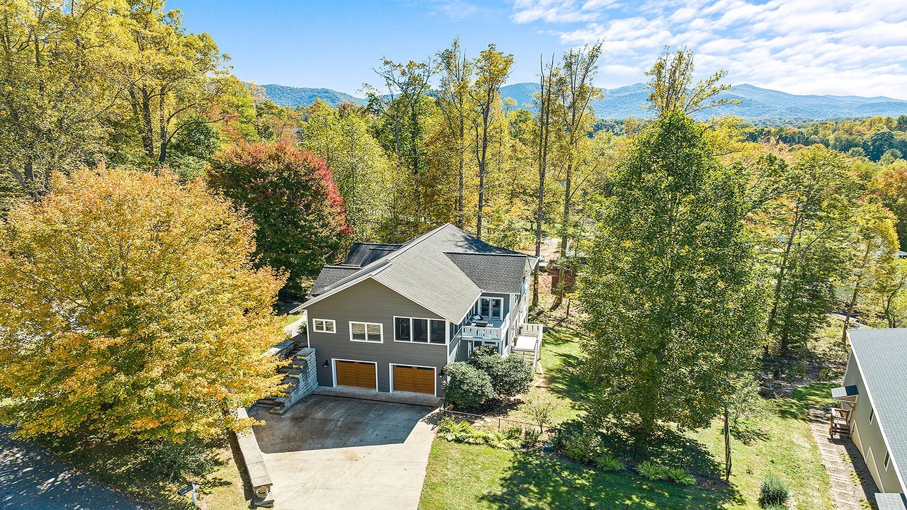 Photo of Bedroom in Lake Junaluska