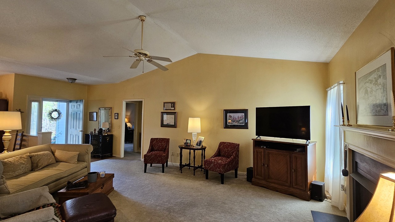 Photo of Livingroom in Seven Lakes