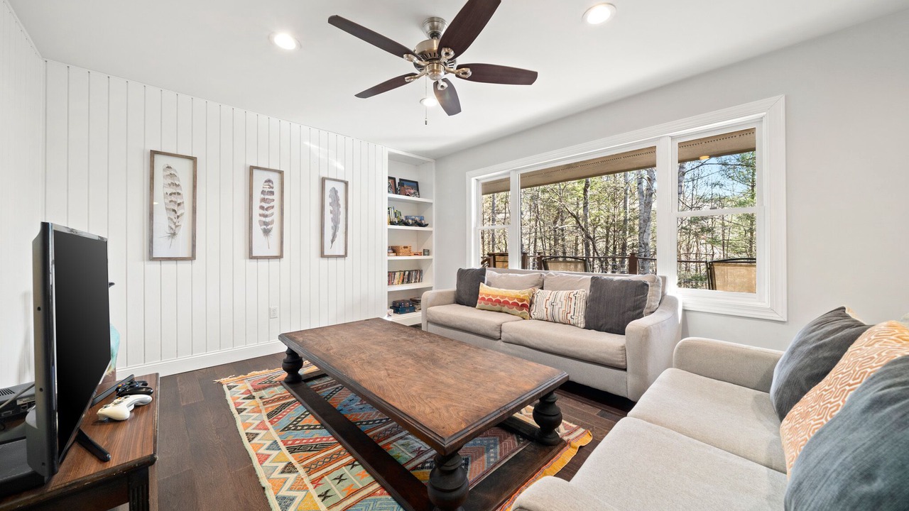 Photo of Livingroom in Fairview