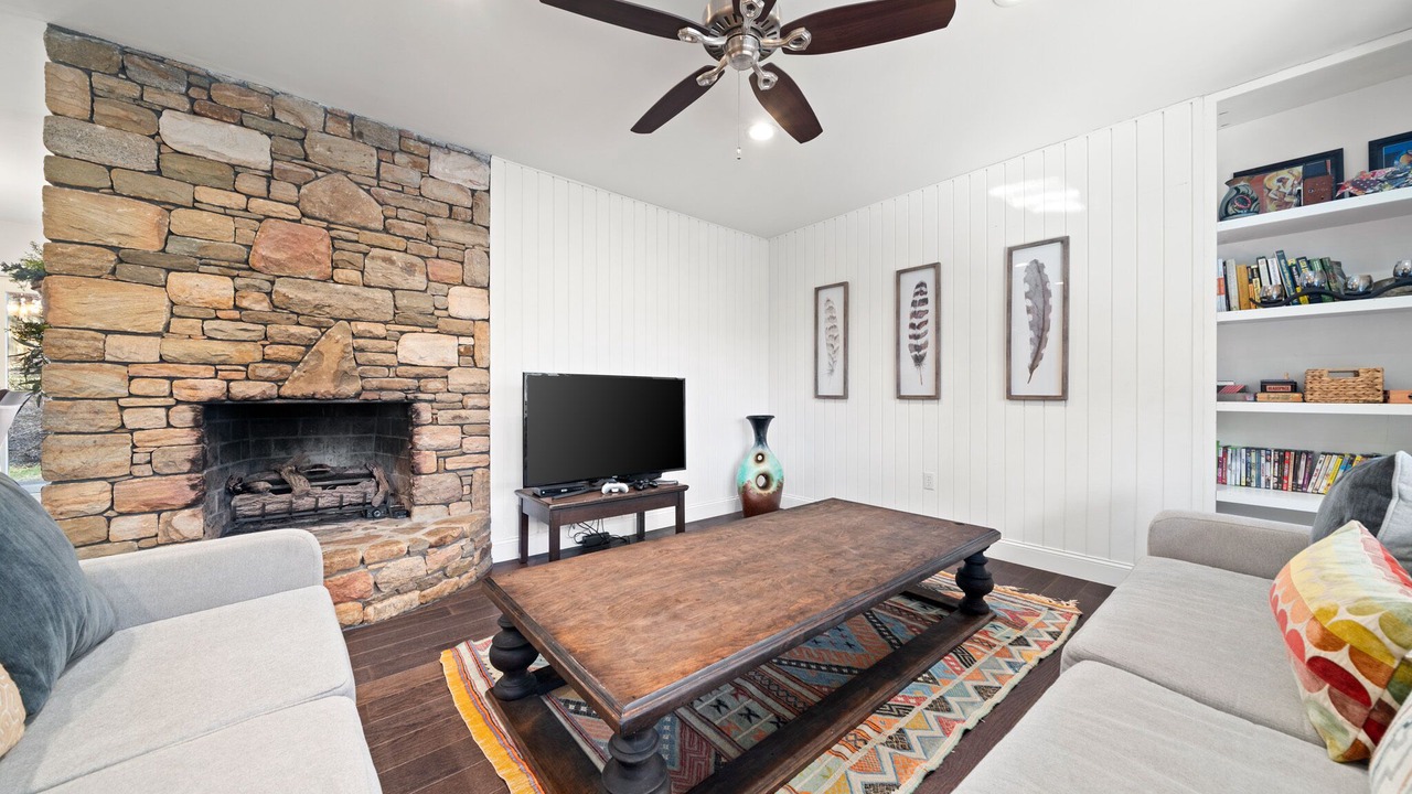 Photo of Livingroom in Fairview