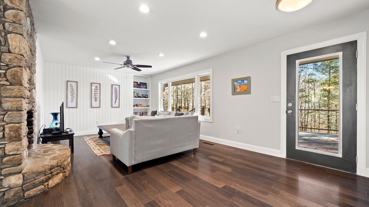 Photo of Livingroom in Fairview