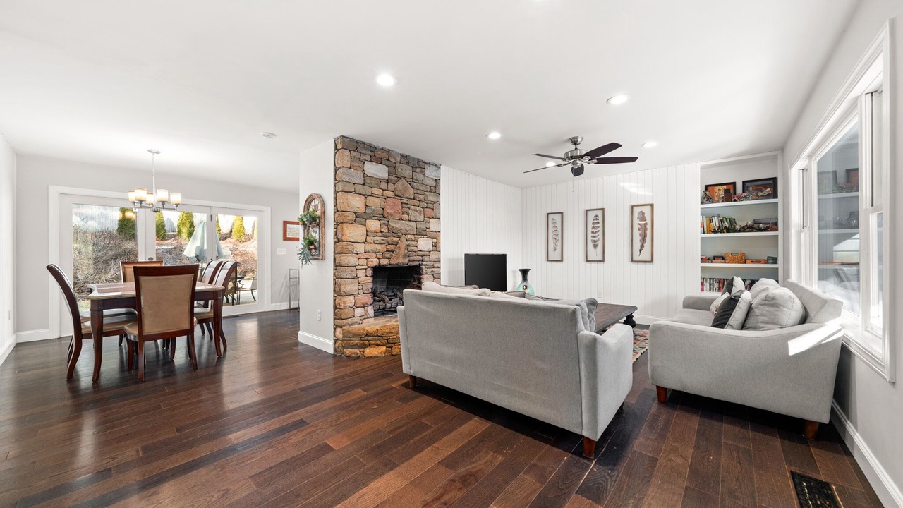 Photo of Livingroom in Fairview