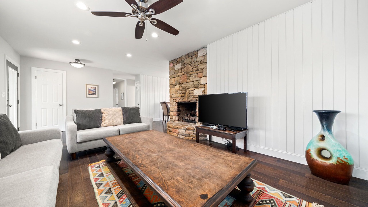 Photo of Livingroom in Fairview