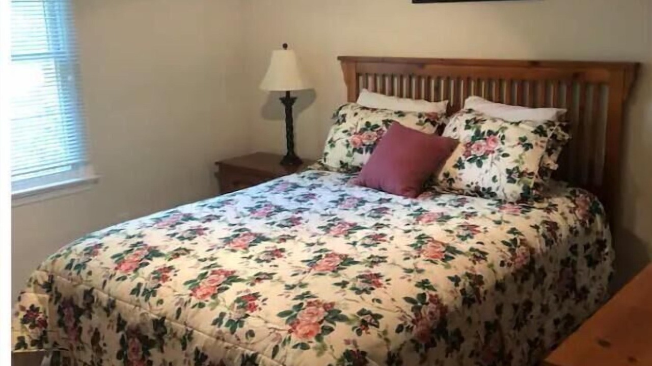 Photo of Bedroom in Laurel Springs
