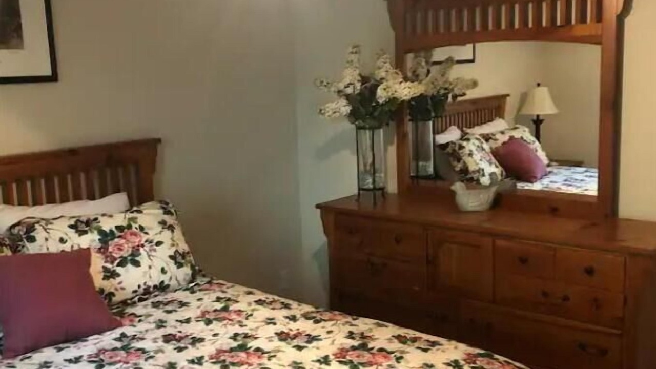 Photo of Bedroom in Laurel Springs