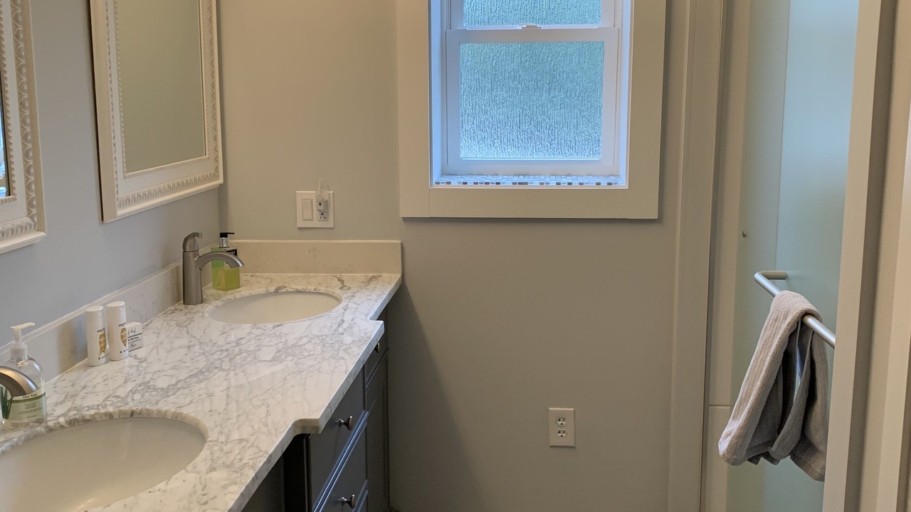 Photo of Bathroom in Old Fort
