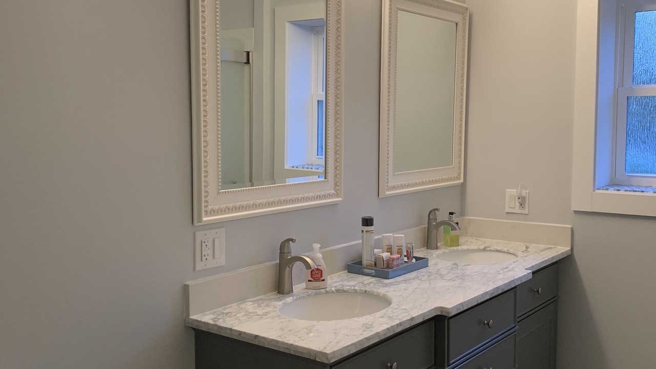Photo of Bathroom in Old Fort