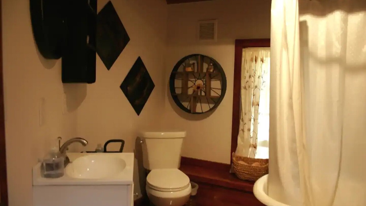 Photo of Bathroom in Nebo