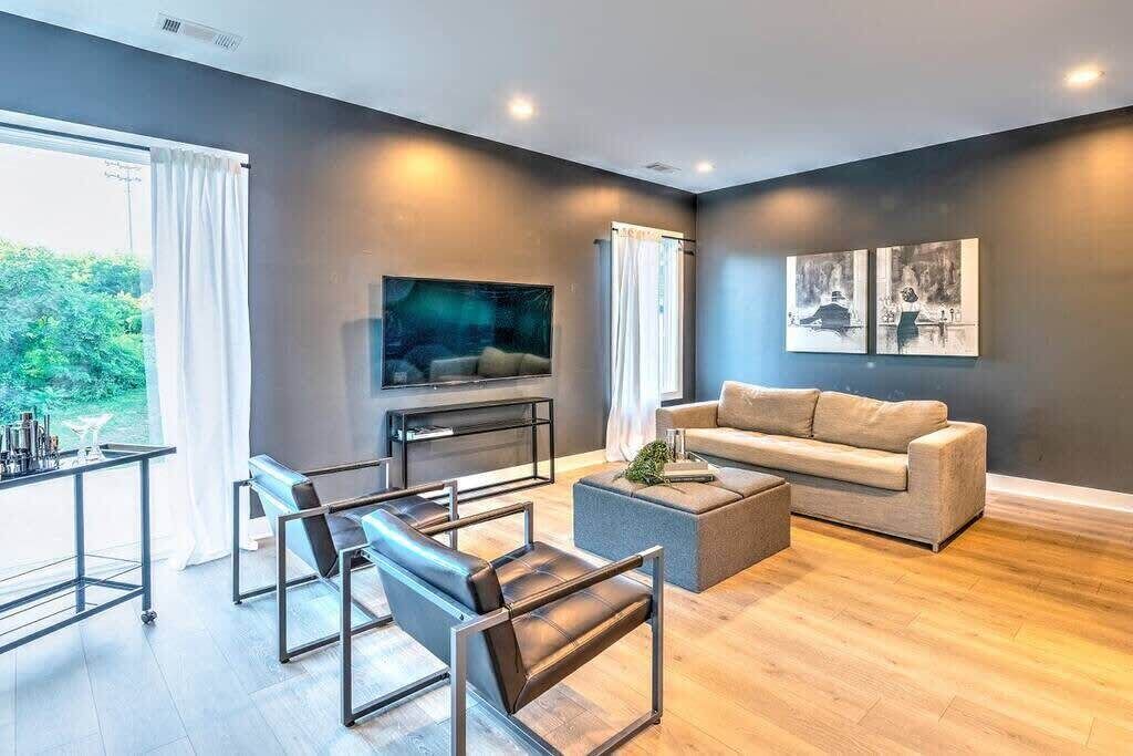 Photo of Livingroom in Berry Hill