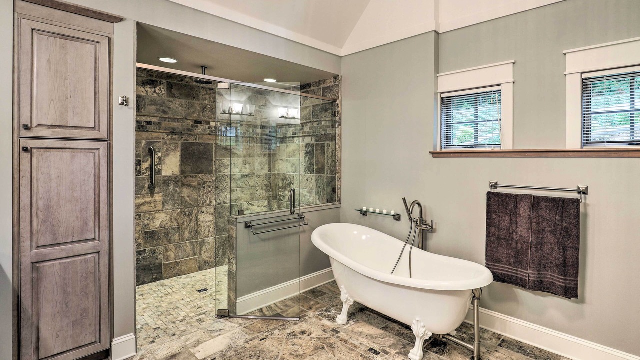 Photo of Bathroom in Laurel Ridge