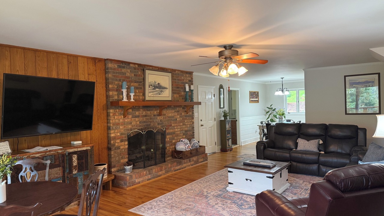 Photo of Livingroom in Warrensville