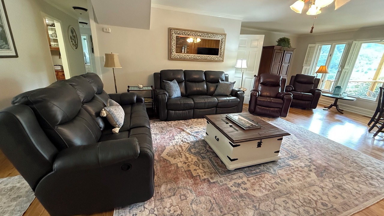 Photo of Livingroom in Warrensville