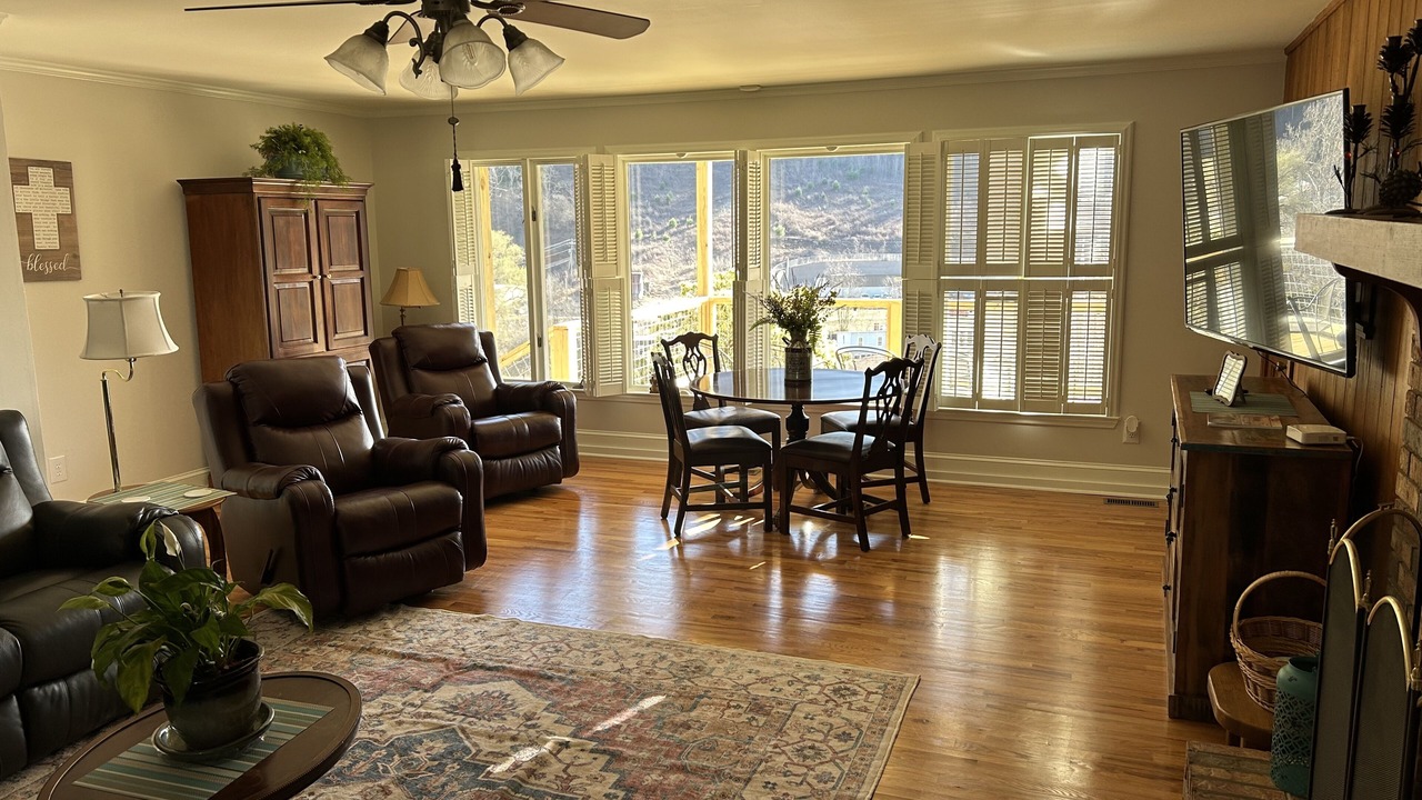 Photo of Livingroom in Warrensville