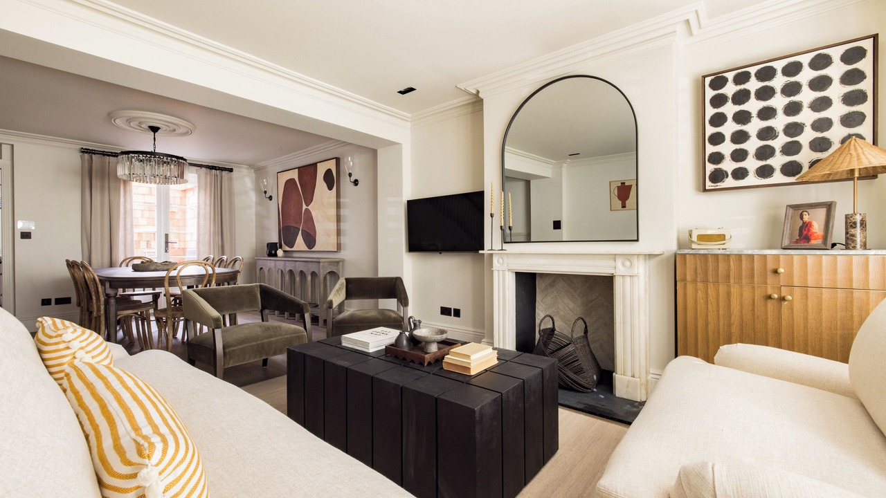 Photo of Livingroom in Royal Borough of Kensington and Chelsea