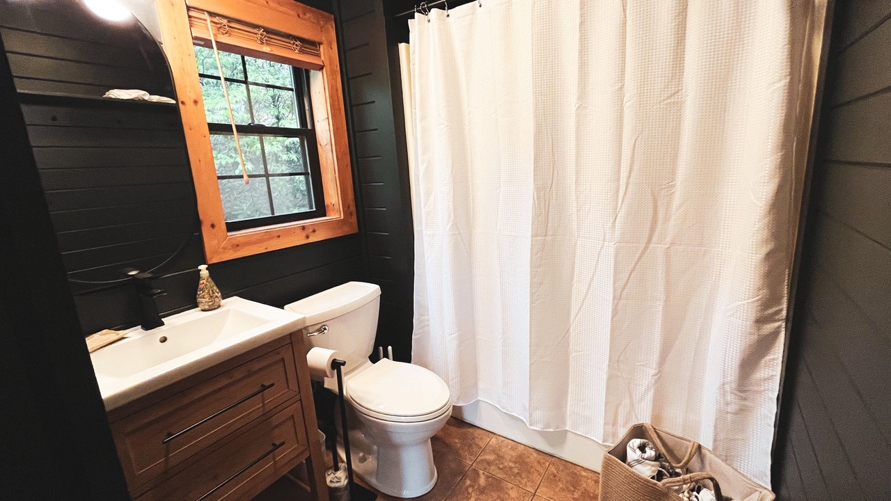 Photo of Bathroom in Bear Den