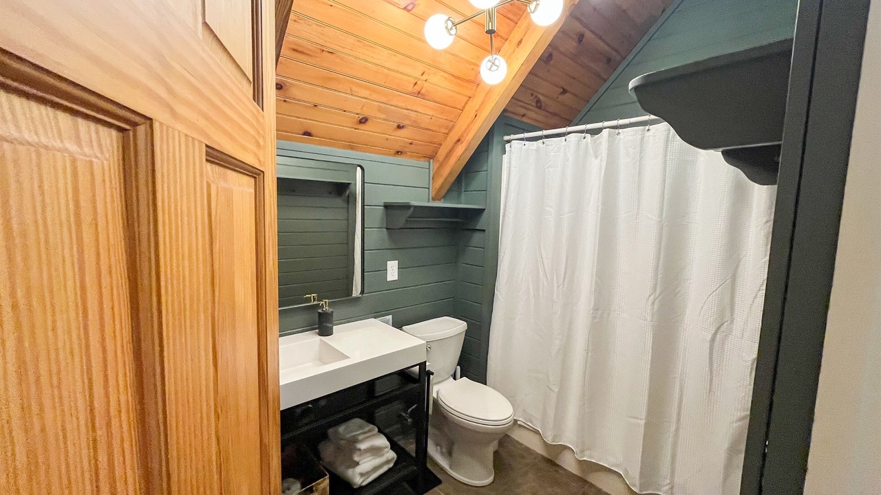 Photo of Bathroom in Bear Den