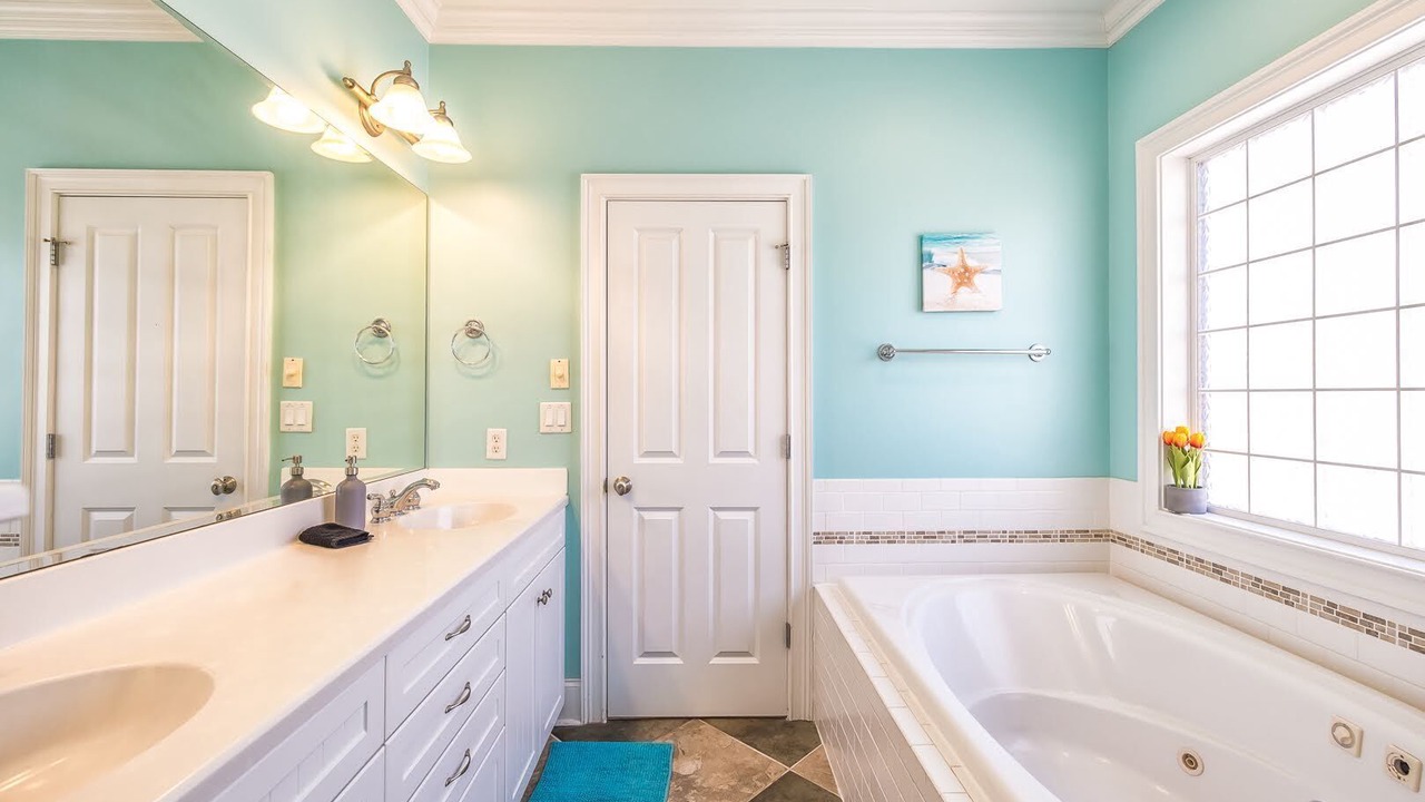 Photo of Bathroom in Wilmington Beach
