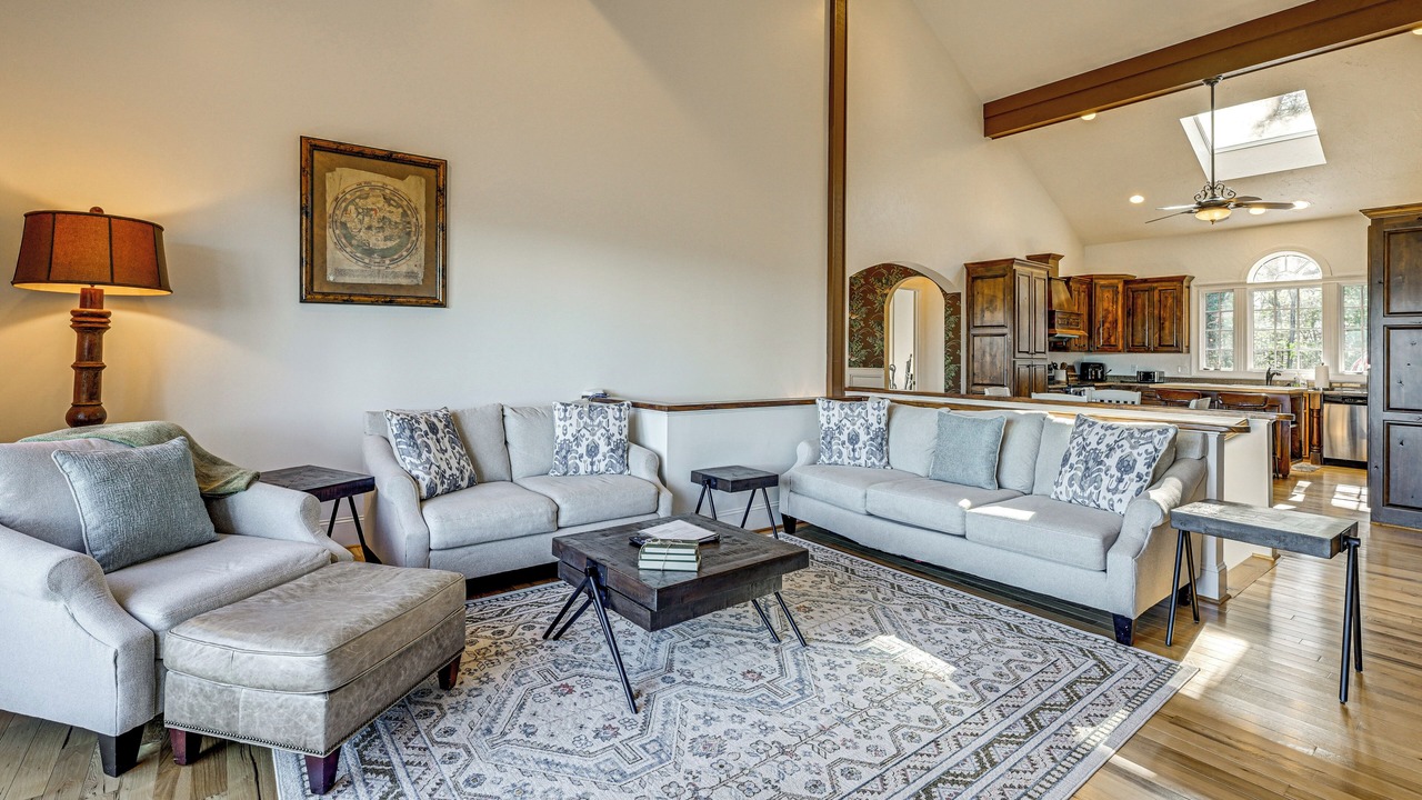 Photo of Livingroom in Cullowhee