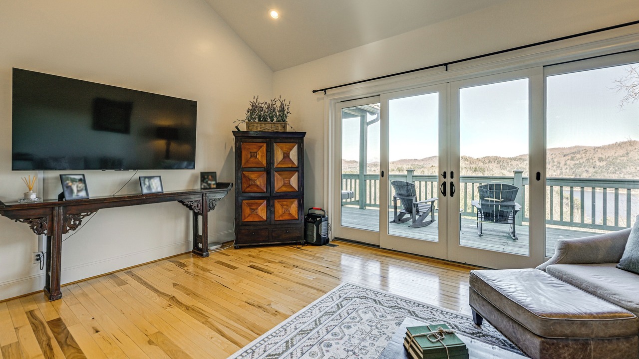 Photo of Livingroom in Cullowhee
