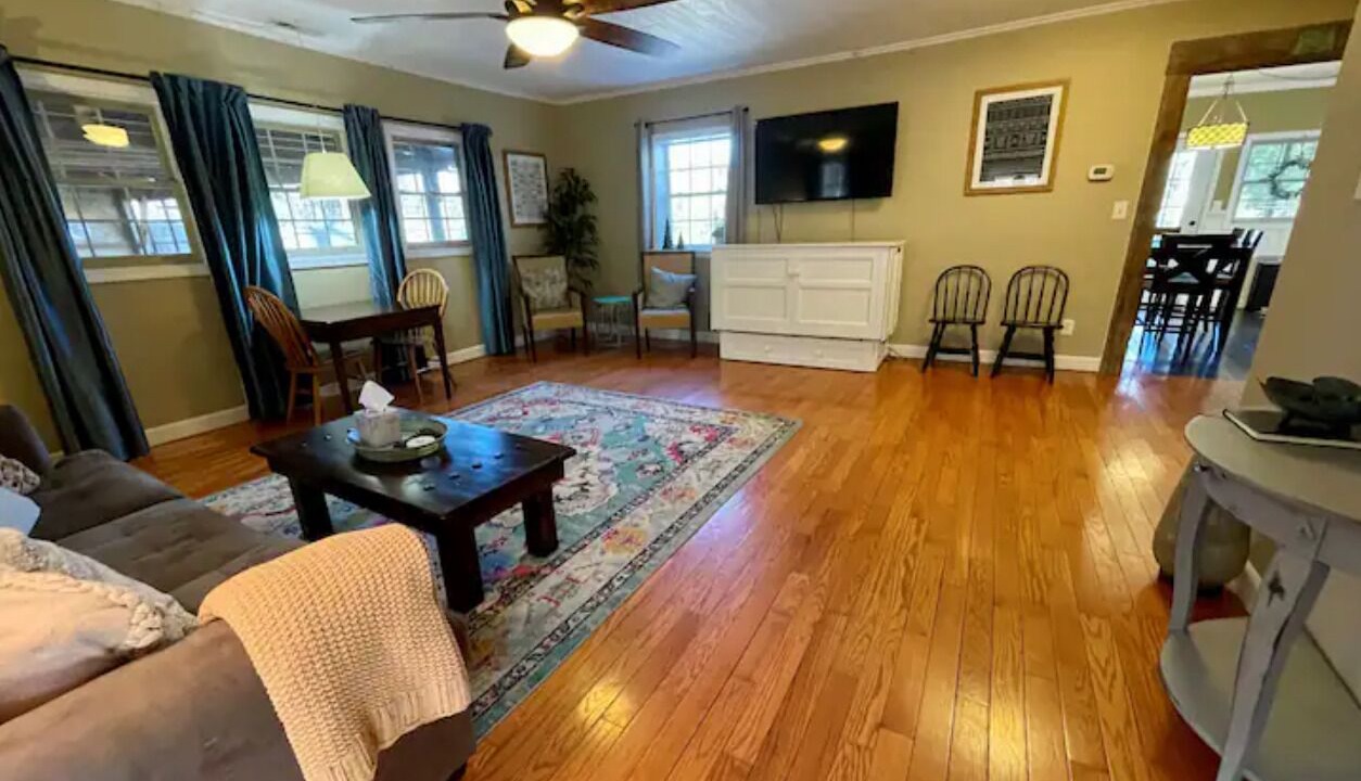 Photo of Livingroom in McCain