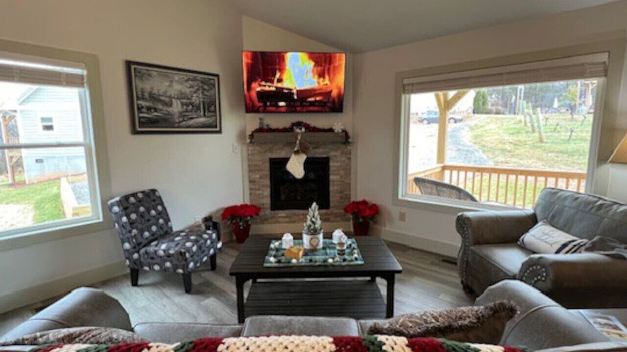 Photo of Livingroom in State Road