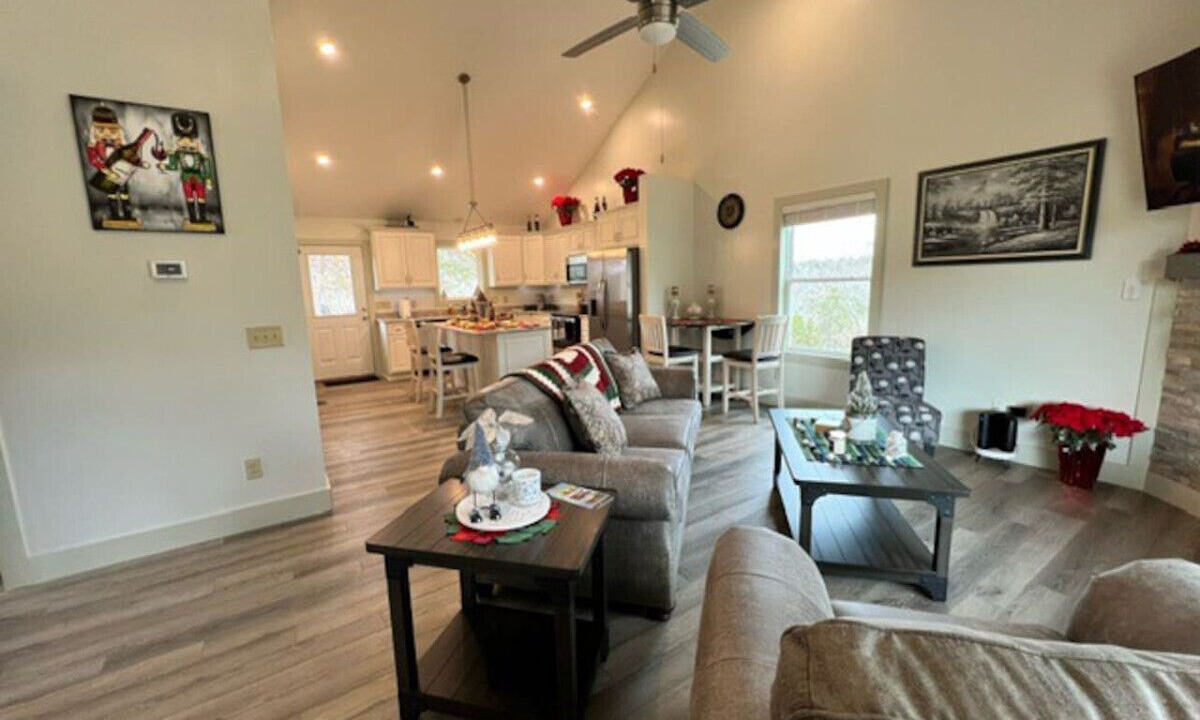 Photo of Livingroom in State Road