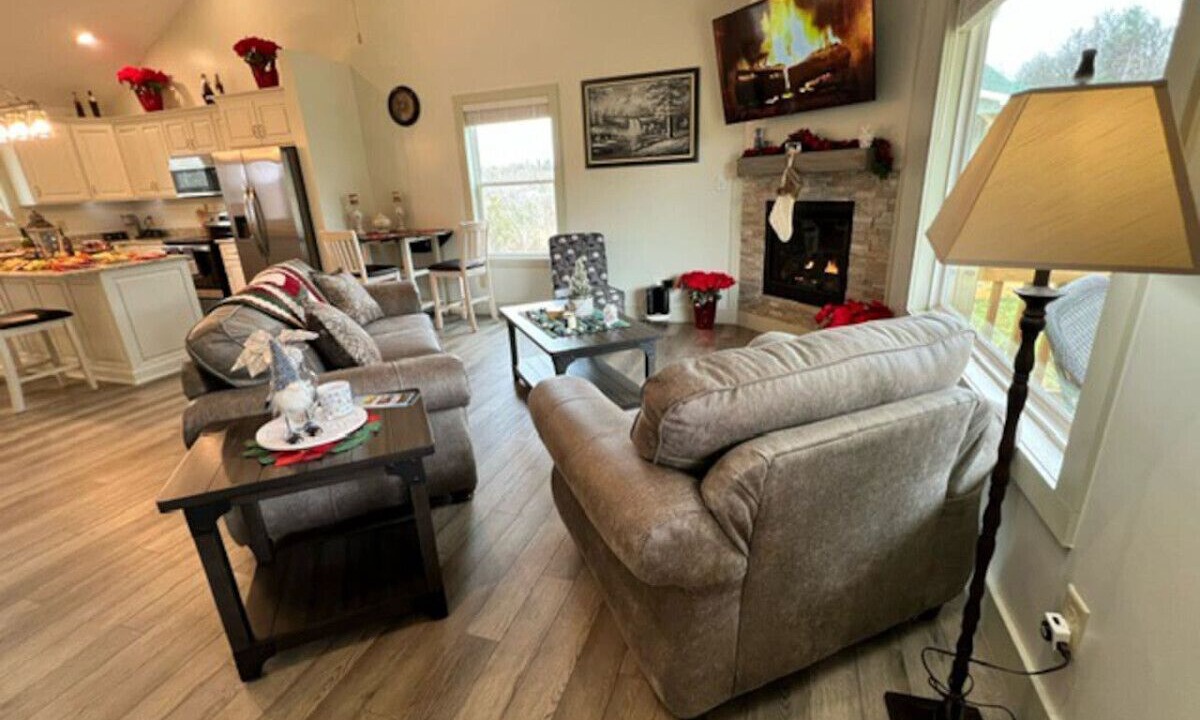 Photo of Livingroom in State Road