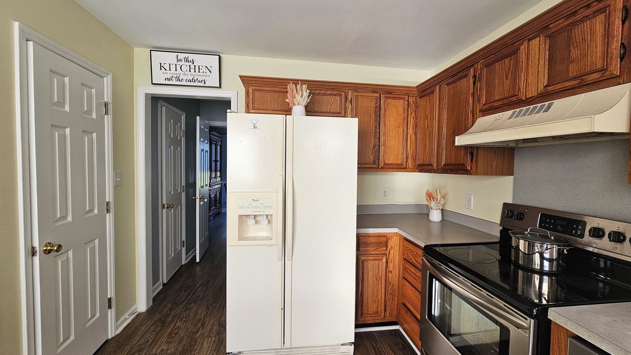 Photo of Kitchen in Davis Lake - Eastfield