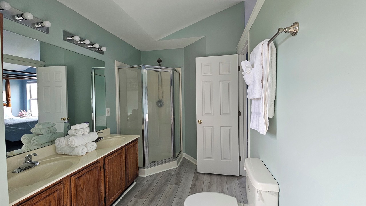 Photo of Bathroom in Davis Lake - Eastfield