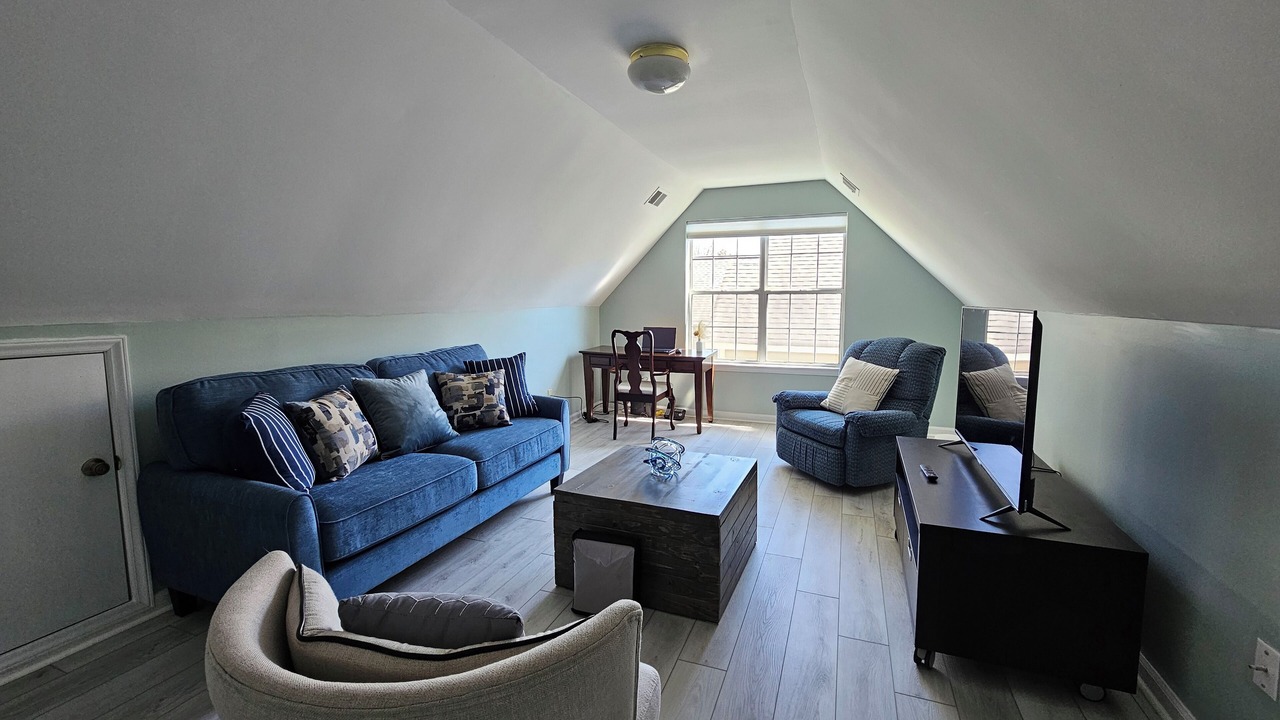 Photo of Livingroom in Davis Lake - Eastfield