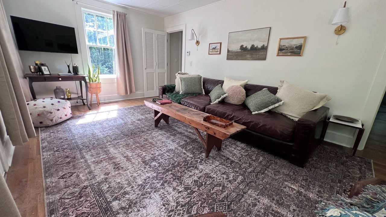 Photo of Livingroom in Hendersonville