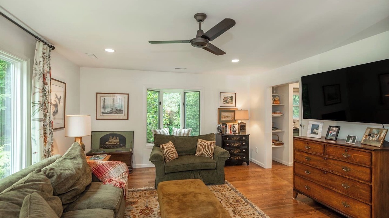 Photo of Livingroom in Cedar Mountain