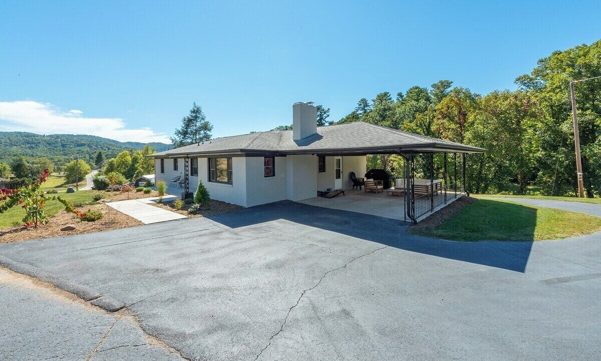 Photo of Outdoor in Weaverville