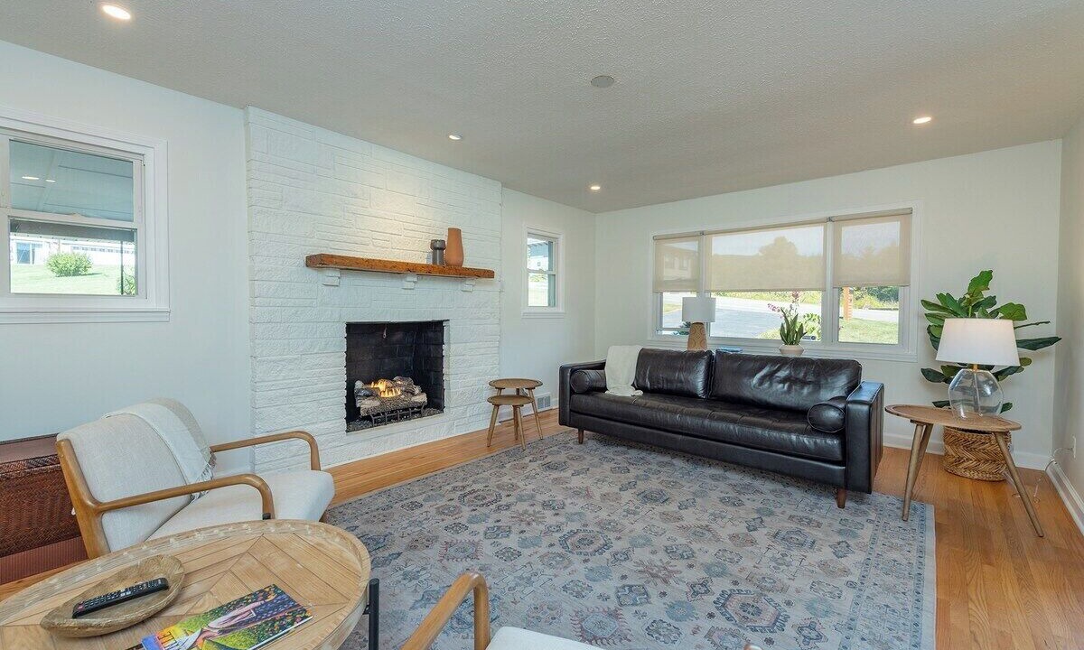 Photo of Livingroom in Weaverville