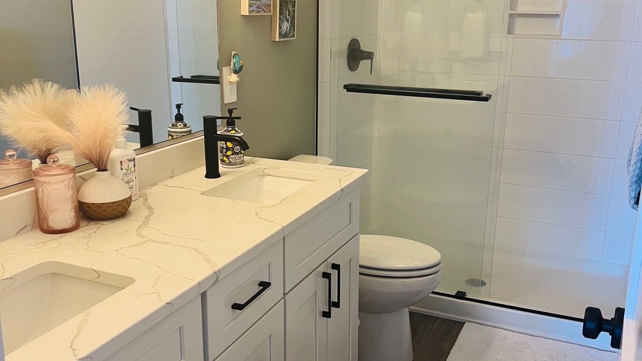 Photo of Bathroom in Corolla Light