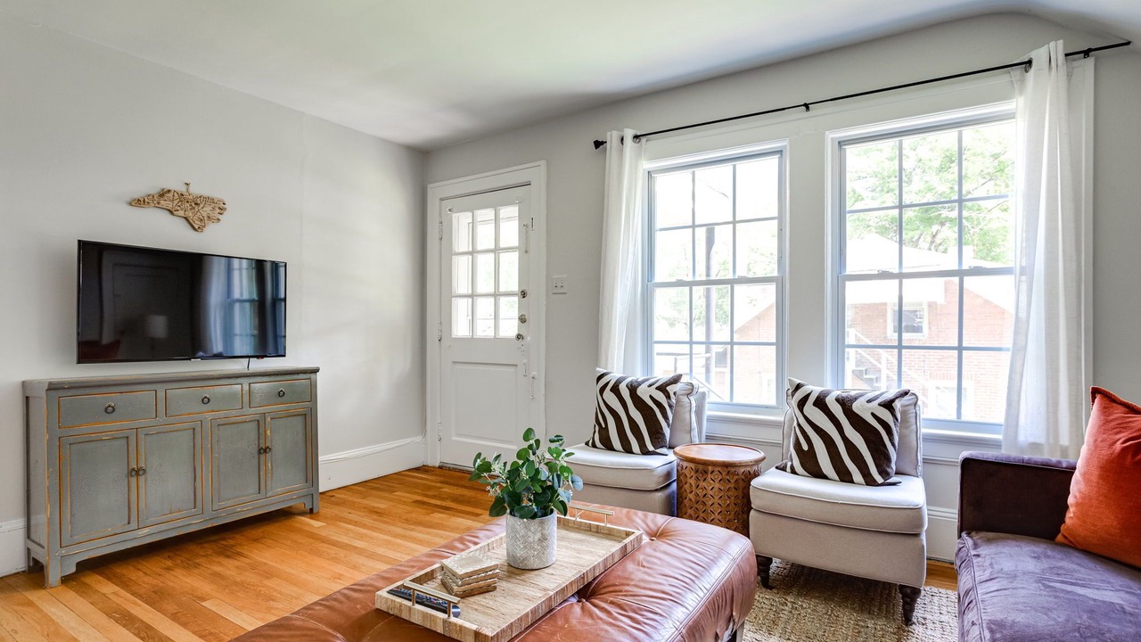 Photo of Livingroom in Downtown