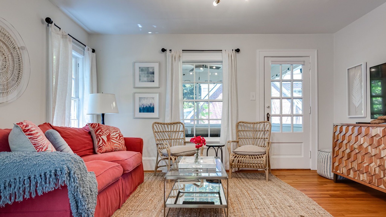 Photo of Livingroom in Downtown